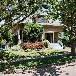 Southeast Comfy & Eclectic Craftsman , Portland United States